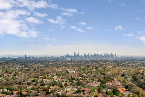 Genesteld in de exclusieve Sky One Tower in de bloeiende en snelgroeiende buitenwijk Box Hill, is dit high-end appartement met 2 slaapkamers en 2 slaapkamers een aantrekkelijke kans voor eerste huizenkopers en slimme investeerders. Ervaar de belicham...