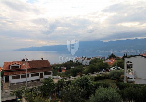 Location: Primorsko-goranska županija, Rijeka, Zamet. Rijeka, Wohnung mit wunderschönem Ausblick Eine geräumige Wohnung steht zum Verkauf, gelegen im ersten und gleichzeitig letzten Stockwerk des Gebäudes, das die gesamte Etage einnimmt. Die Wohnung ...