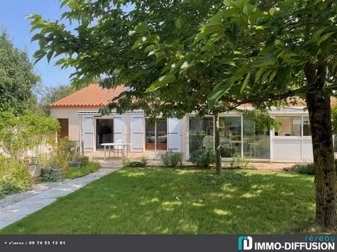 Mandate N°FRP164454 : House approximately 110 m2 including 4 room(s) - 3 bed-rooms - Garden : 1100 m2, Sight : Garden. Built in 1988 - Equipement annex : Garden, Cour *, Terrace, Garage, parking, digicode, double vitrage, Fireplace, véranda, - chauff...