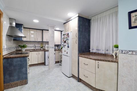 1. Apartment → Apartment in Alicante Altozano area, 143 m. of surface, 20 m2 of kitchen (The kitchen has incorporated one of the two bathrooms that the house originally had), 5 m2 of terrace, 4 bedrooms, one bathroom (Originally there were 2), proper...