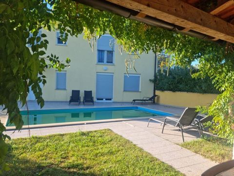 Villetta in Perci, Poreč aream with swimming pool! In the small village of Perci, near the town of Poreč,cca. 5 km from the sea,  this semi-detached villetta is for sale. Each villetta  consists of four bedrooms, a kitchen with a dining area and a li...