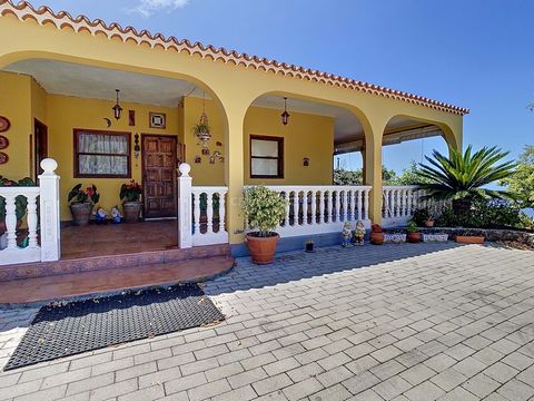 Sind Sie auf der Suche nach mehr als nur einem Haus? Wir präsentieren Ihnen eine außergewöhnliche Residenz in El Paso, ein wahres Refugium, das Luxus, Komfort und eine intime Verbindung mit der Natur verbindet. Diese Immobilie ist nicht nur ein Raum ...