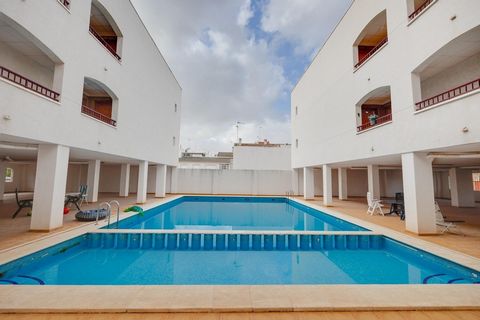 Apartamento totalmente reformado de 2 dormitorios en venta en San Fulgencio (Alicante).~~La vivienda está totalmente reformada, consta de 2 dormitorios con armarios empotrados y 1 baño, una cocina americana totalmente equipada con electrodomésticos, ...