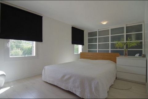 Enjoy an unforgettable time in this beautiful holiday home in Minervois. Set in grounds of 2500m², this air-conditioned villa features a private pool that can be heated. It comfortably accommodates families and friends. The accommodation is located o...