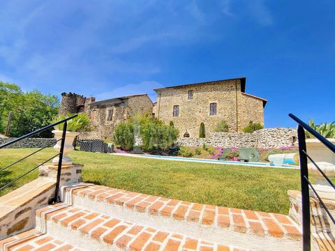 Exceptional 14th-century Castle completely restored overlooking the Lot valley