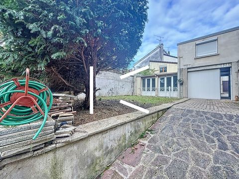 KERNEL Immobilier a le plaisir de vous présenter cette charmante maison de type F3, En plein centre-ville de GONESSE et du futur métro 17 du grand Paris venez découvrir cette ravissante propriété. Elle se compose d'un séjour avec une cuisine ouverte,...