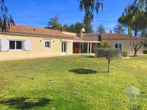 ALLAN, grande maison 200 m2 avec piscine