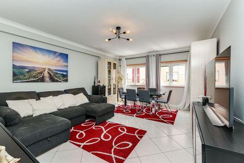 Apartamento T3 em Prior Velho com estacionamento Descubra este magnífico apartamento T3, com melhorias, localizado no Prior Velho. Com uma área generosa de 108.5m², este imóvel destaca-se pela sua excelente exposição à luz natural e pela comodidade d...