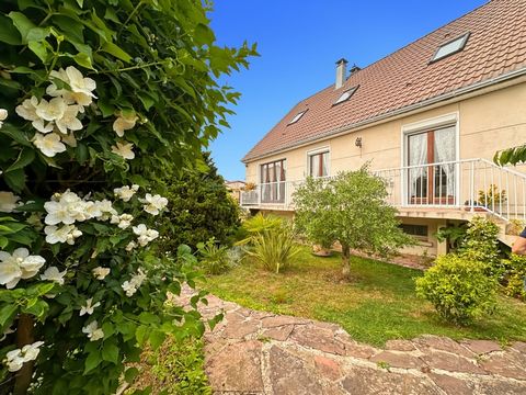 Grande Maison à vendre de 190m2 édifiée sur 950m2 de terrain - village toutes commodités à 10min de chantilly