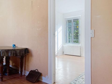Métro Robespierre, appartement de 2P à rafraichir
