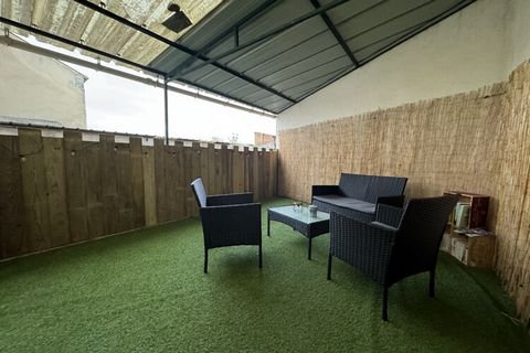 Ce charmant appartement offre un havre de paix à deux pas du centre du Mans. Situé dans un quartier calme, à seulement 1,3 km de la gare et 1,9 km du Palais des Congrès, il est le pied-à-terre idéal pour les voyageurs d'affaires comme pour les touris...