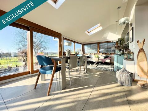 Maison aux très belles prestations, située dans une impasse.