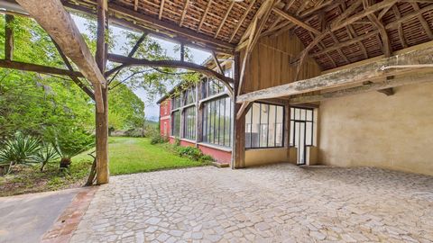 Ensemble immobilier empreint de charme, d'authenticité et d'une élégance discrète.