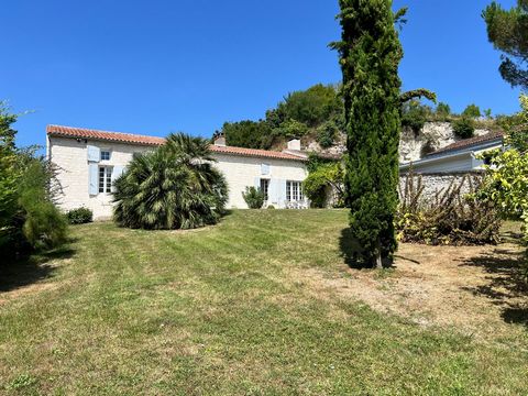 Belle propriété d'environ 195 m2 à Dompierre sur Charente, entre Saintes et Cognac