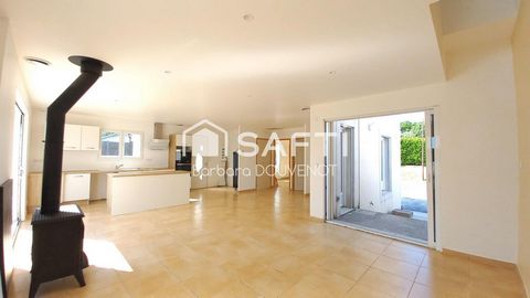 Villa de 87 m² sur 240 m² de terrain - 2 chambres + 1 pièce, grande terrasse sans vis-à-vis, allée de stationnement.
