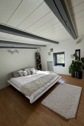 Maison style ferme moderne avec beau potentiel