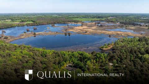 Exclusief Wonen in een Unieke Bosvilla aan het Kromven Ervaar het ultieme gevoel van luxe en natuur in deze schitterende bungalow uit 2020. Gelegen op naar Nederlandse begrippen zeldzame locatie. Het riante perceel van maar liefst 47.684 m² ligt midd...