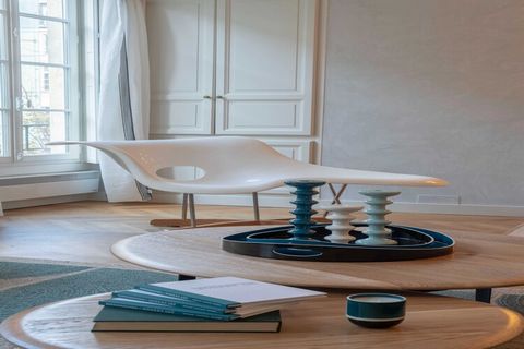 Checkmyguest biedt u deze perfect gelegen accommodatie met gemakkelijke toegang tot alle bezienswaardigheden en voorzieningen. Het appartement is goed bereikbaar met het openbaar vervoer. Er zijn verschillende metrostations in de buurt. ⭐ Welkom in d...