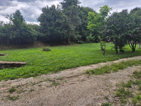 TERRAIN CONSTRUCTIBLE AVEC BATIMENTS