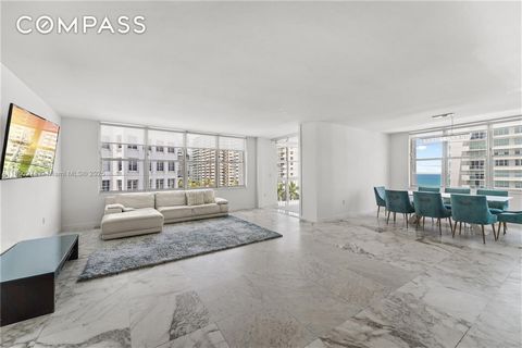 Unit 7B van Ashley Apartments, gelegen langs Indian Creek op de Millionaire's Row in Miami Beach, is een licht, ruim hoekappartement met een open plattegrond en zeldzame extra vierkante meters aan de binnenkant. Deze unit bevindt zich in een rustig b...