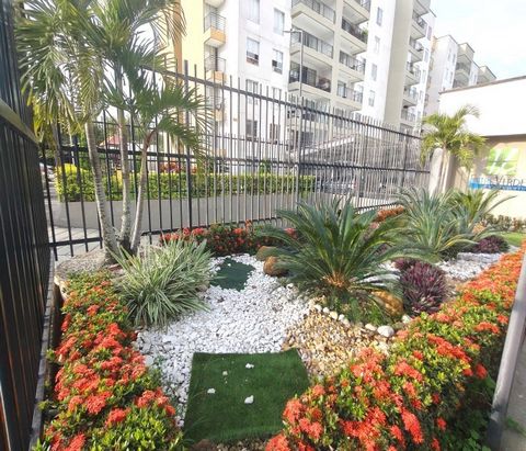 Apartment for sale in Residential Complex Entre Verdes, Bochalema, south of Cali, sector surrounded by nature and tranquility, located on the second floor with elevator, beautiful and super well preserved, with ample spaces, has natural light, consis...